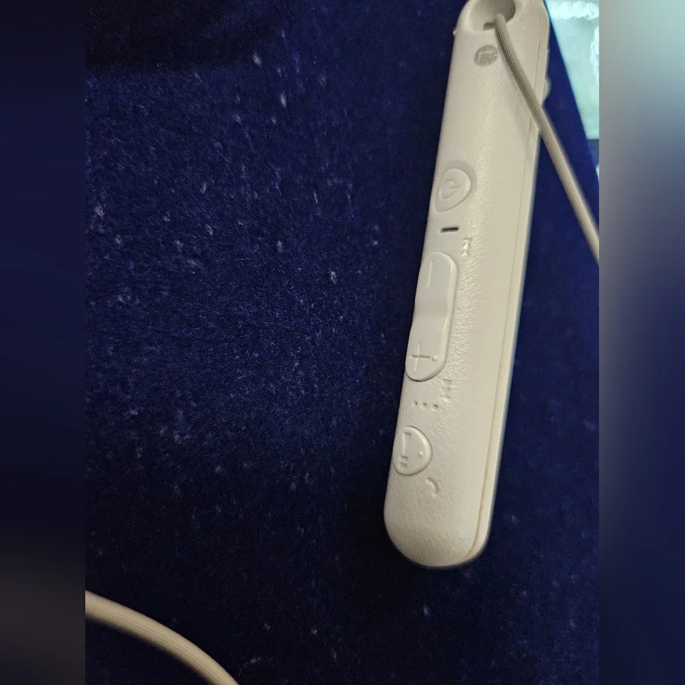 Sony White Wireless Headset with Adjustable Fit